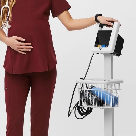 Women’s Figs Maternity scrubs (Zamora Jogger Pants Small + Catarina Top Medium) - Picture 2 of 4